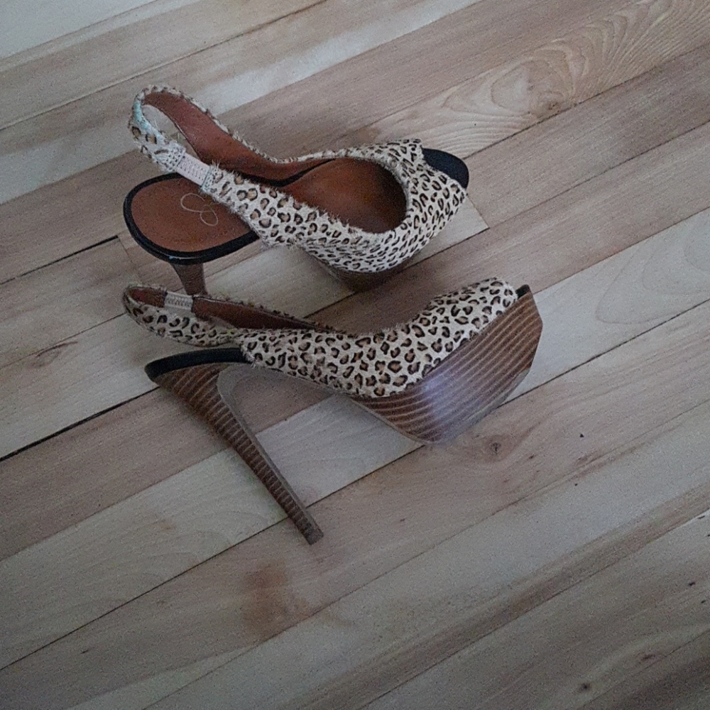 Sandals - Picture 2 of 3